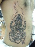 Tatuaje de Ganesha, hecho con Bambú