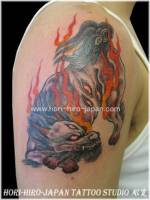 Tatuaje del zorro de nueve colas en el brazo