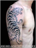 Tatuaje para el hombre de tigre en el brazo
