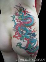Tatuaje de un dragon en el culo