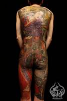 Tatuaje japonés de cuerpo entero. Una geisha