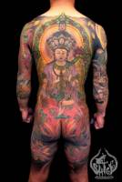 Tatuaje de una deidad budista en cuerpo entero