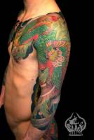 Tatuaje de un ave fénix para el brazo y pecho