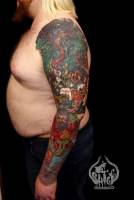 Tatuaje japonés de brazo entero