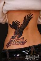 Tatuaje de Aguila con nombre debajo