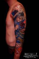 Tattoo de Samurai y Daruma en el brazo