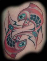 Tatuaje de dos peces en circulo