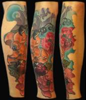 Tatuaje de flores con una mariquita y algunos insectos más