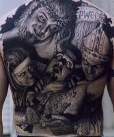 Tatuaje de una escena terrorifca donde jesus tortura al diablo