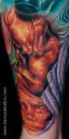 Tatuaje del interior de la piel mostrando un feto