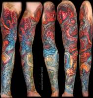 Tatuaje de tentáculos en el brazo