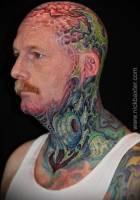 Tatuaje de piel extraterrestre en cabeza y cuello