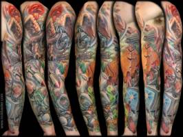 Tatuaje en el brazo de temática apocalíptica