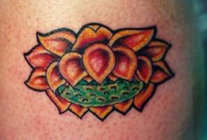 Tatuaje pequeño de una flor