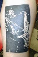 Tatuaje de un saxofonista