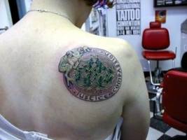Tatuaje de un símbolo celta con una rana