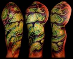 Tatuaje de una funda extraterrestre luminosa