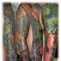 Tatuaje de engranajes y piel futurista 