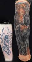 Tatuaje de una madre elefante con su cria
