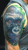Tatuaje de un gorila mirándote