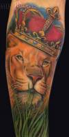 Tatuaje de un leon con corona