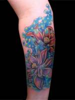 Tatuajes de flores y agua