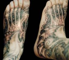 Tatuaje del pie como si fuera un monstruo