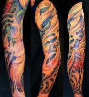 Tatuaje de una coraza fantastica para el brazo