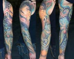 Tatuaje de piel alienigena para el brazo