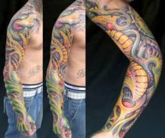 Tatuaje de funda de piel futurista para el brazo
