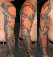 Tatuaje del brazo con estilo de planeta extraterrestre