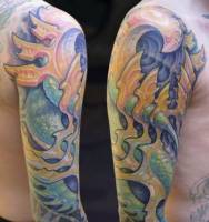 Tatuaje de piel alienígena para el hombro
