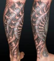 Tatuaje futurista para la pierna