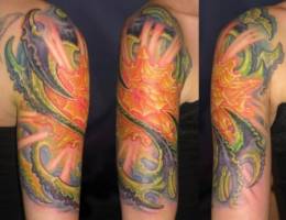 Tatuaje de una funda futurista para brazo