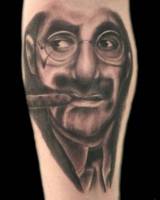 Tatuaje de la cara de Groucho Marx