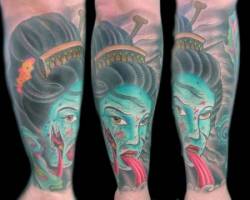 Tatuaje de una geisha ensangrentada