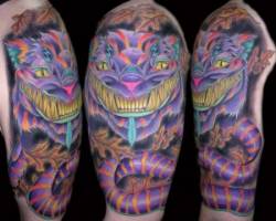 Tatuaje de una serpiente con cara gato