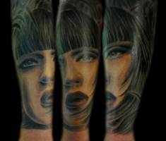 Tatuaje en el brazo de Mia Farrow de Pulp Fiction