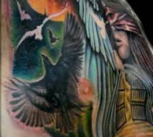 Tatuaje de un cuervo y un angel