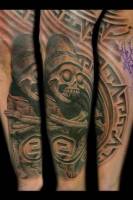 Tatuaje de una momia azteca