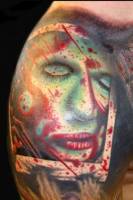 Tatuaje de una sangrienta cara de zombie