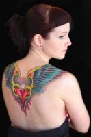 Tatuaje de un corazón con alas para una mujer
