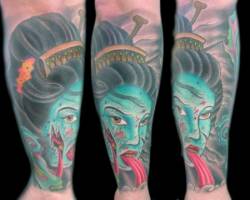 Tatuaje de una cabeza de geisha zombie