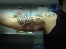 Tattoo filipino en el interior del brazo