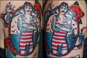Tatuaje de un señor tatuado con traje de baño antiguo