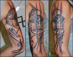 Tatuaje de lineas en el brazo