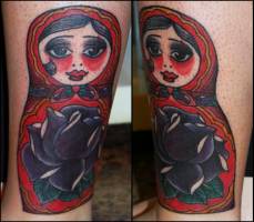 Tatuaje de una muñeca rusa matrioska