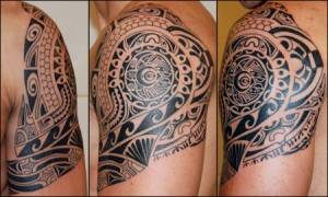 Tattoo de un tribal de estética maorí