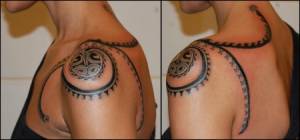 Tatuaje maorí para el hombro de una mujer