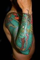 Tatuaje de un dragón en el antebrazo